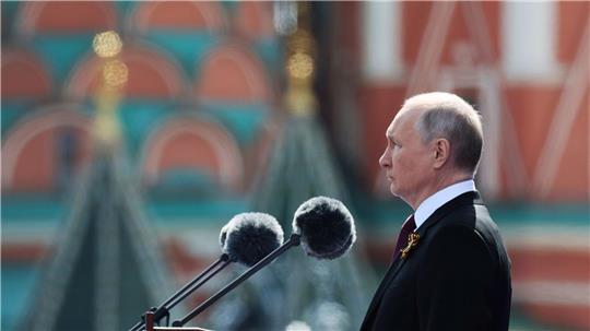 Die Militärparade auf dem Roten Platz verläuft für Putin diesmal anders als gewohnt. (Archivbild)