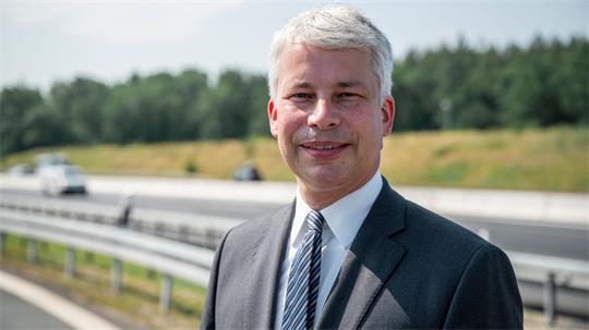 Die Milliarden müssten in die Umsetzung, sagte Bilger bei der Verkehrsfreigabe eines Autobahnteilstücks der A3 bei Erlangen.
