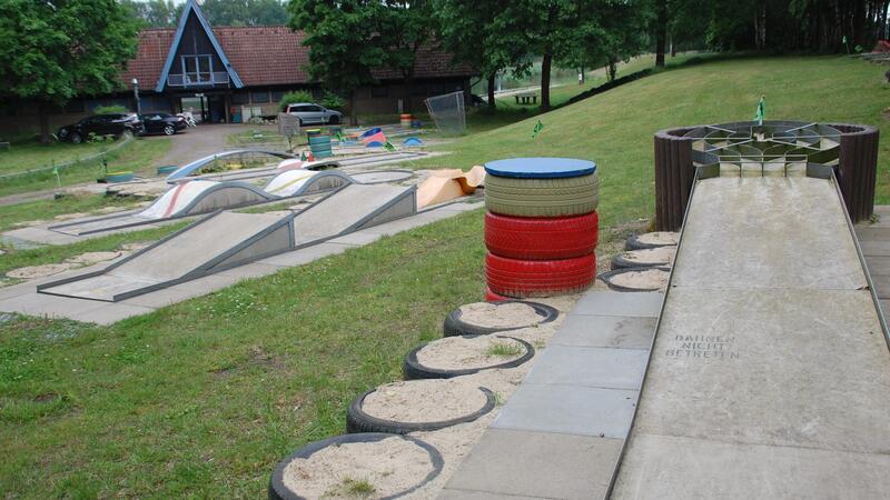 Die Minigolf-Anlage mit 18 Bahnen wurde letztes Jahr in Hanglage angelegt.