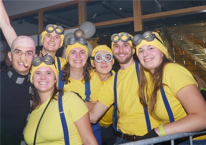 Die Minions sind los: Einmal pro Semester feiern die Studierenden in der Bauversuchshalle der Hochschule 21 eine Party. Das Motto der Wintersemesterparty am 24. Oktober lautete: Film- und Seriencharaktere.