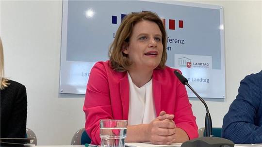 Die Ministerin informierte bei einer Pressekonferenz über das neue Schuljahr.
