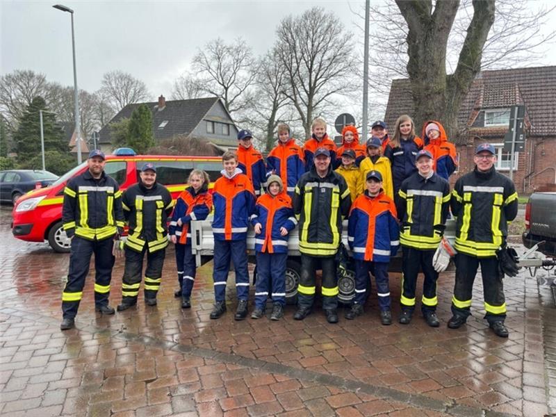 740 Kilo Wildmüll in Helmste gesammelt Die Mitglieder der Freiwilligen Feuerwehr Helmste beteiligten sich am Umweltschutztag. Foto: Feuerwehr Helmste