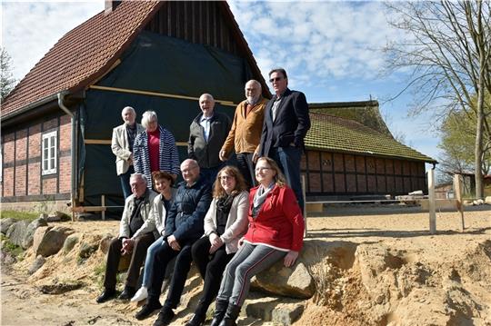 Die Mitglieder des Heimat-und Kulturkreises freuen sich auf das neue Archiv. Foto: Felsch