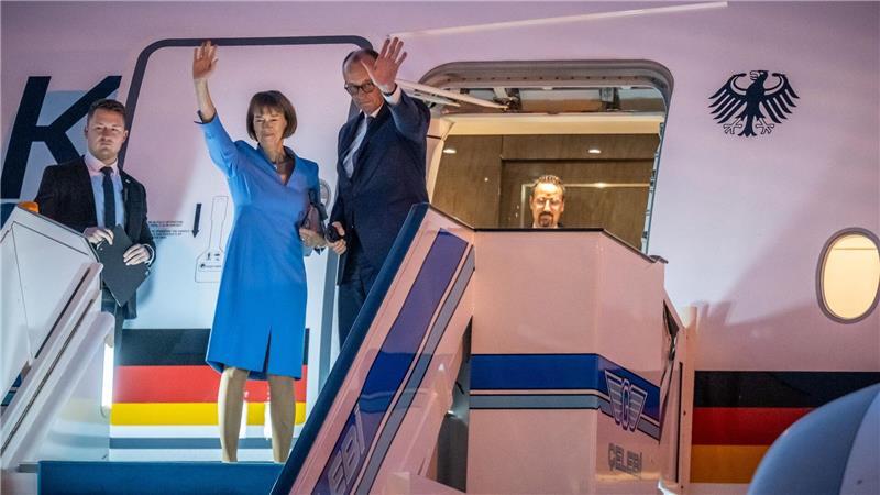 Die Mitreise von Merz‘ Frau Charlotte ist als seltene Geste der Freundschaft zu verstehen.