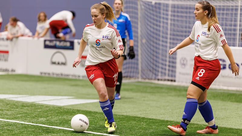 Die Mittelfeldspielerinnen Vanessa Draack (links) und Tessa-Marie Höft (rechts) sind mit drei und sechs Toren die besten Torschützinnen beim VfL.