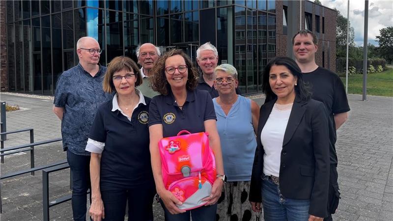 Teurer Schulstart: Was die Stader Schulranzen-Aktion Familien bedeutet Die Mitwirkenden der Schulranzen-Aktion des Lions Clubs Aurora von Königsmarck und der Diakonie haben in diesem Jahr 31 Schulranzen ausgegeben.