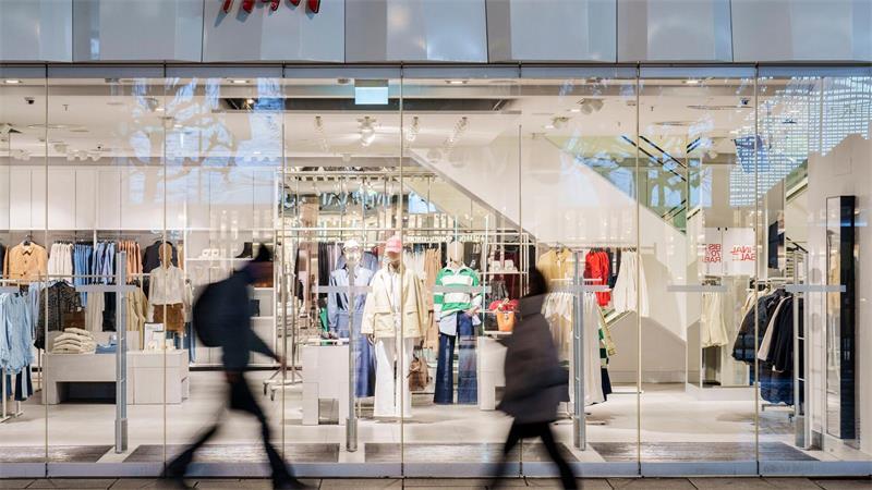 Interesse an Mode sinkt – Nachhaltigkeit weniger wichtig Die Modekette wird, neben Anbietern wie Zara und C&A, von vielen Kunden in Deutschland bevorzugt angesteuert. (Archivbild)