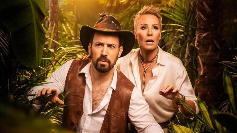 Die Moderatoren Jan Köppen und Sonja Zietlow von der RTL+ Realityshow „Ich bin ein Star - Showdown der Dschungel-Legenden“.
