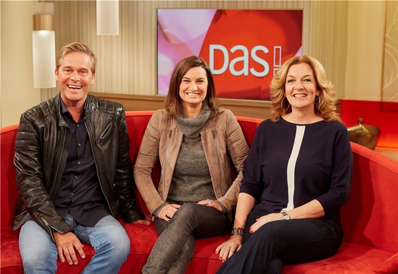 Die Moderatoren der NDR-Talksendung „Das!“, Hinnerk Baumgarten (von links), Inka Schneider und Bettina Tietjen. Die Livesendung feiert ihr 25-jähriges Bestehen mit vier Jubiläumssendungen vom 18. bis 21. Januar im NDR. Foto Wendt/dpa