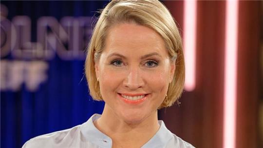 Die Moderatorin Judith Rakers  wohnt im Hamburger Umland und baut dort Gemüse zur Selbstversorgung an.