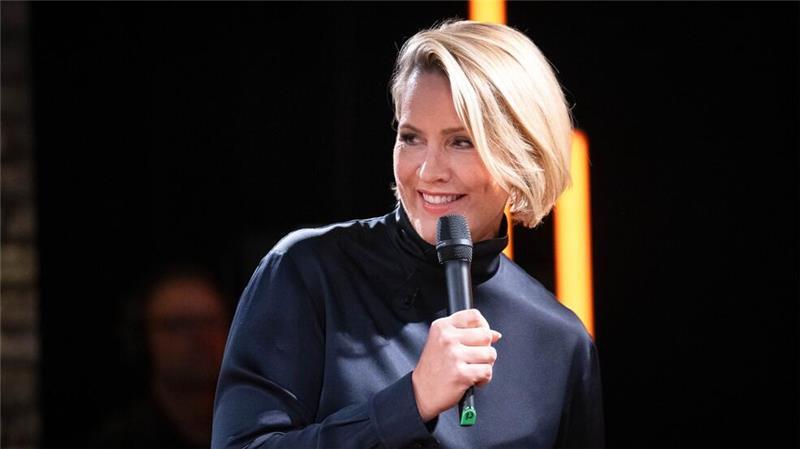 „3nach9“: Die Mutter aller Talkshows wird 50 Die Moderatorin der Talk-Sendung „3nach9“, Judith Rakers, bringt verschiedene Persönlichkeiten miteinander ins Gespräch.