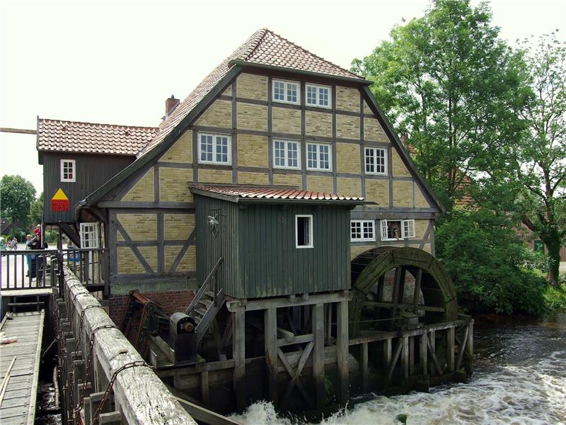 Die Moisburger Amtswassermühle beherbergt heute ein Museum.