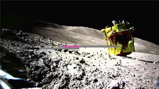 Die Mondsonde „SLIM“ kommuniziert nach anfänglichen Problemen wieder mit der japanischen Raumfahrtbehörde Jaxa.
