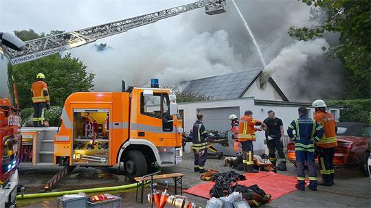 Die Mordkommission ermittelt nach Brand in Braunschweig mit einer Toten.
