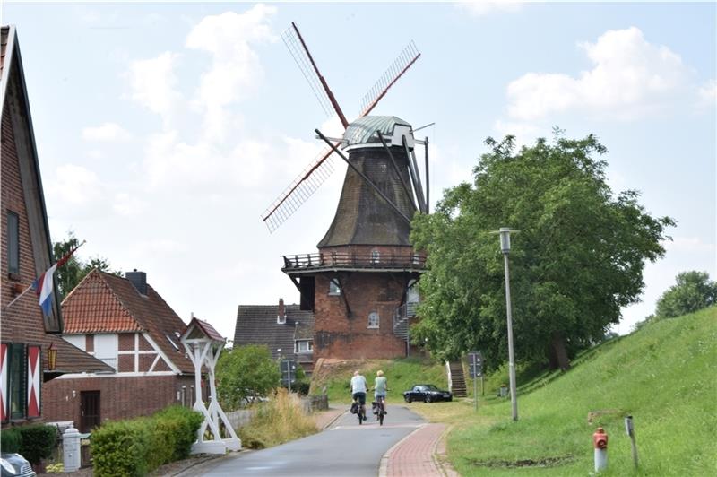 Die Mühle in Jork ist nicht nur ein beliebtes Touristenziel, sondern auch ein Restaurant. Foto: Battmer