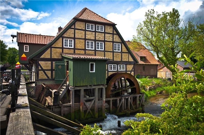 Die Mühle in Moisburg aus dem Jahr 1723 ist eine der letzten voll funktionstüchtigen Wassermühlen in der Region. Foto: FLMK
