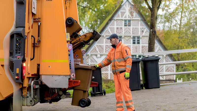 Spektakuläre Übernahme: Dieses Unternehmen kauft die Karl Meyer AG Die Müllgebühren steigen ab 2025 kräftig - bei der braunen und bei der schwarzen Tonne. Das liegt unter anderem an den gestiegenen Personalkosten, aber auch an den Preisen für die Müllverbrennung in Hamburg.