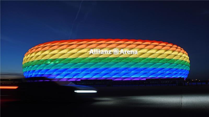 Die Münchner Allianz Arena kann je nach Anlass die Farbe wechseln. (Archivbild)