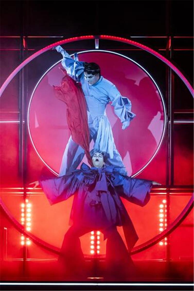 Die Musical-Compagnie des Theaters für Niedersachsen spielt „Sweeney Todd“ - mit Daniel Wernecke als Sweeney Todd und Jürgen Brehm als Pirelli.