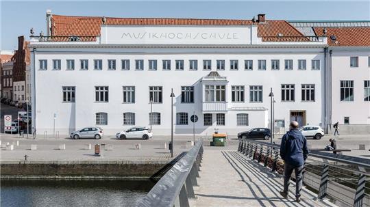 Die Musikhochschule in Lübeck erweitert vom Wintersemester 2025/2026 an ihr Angebot um den Studiengang „Lehramt an Grundschulen“. (Symbolbild)