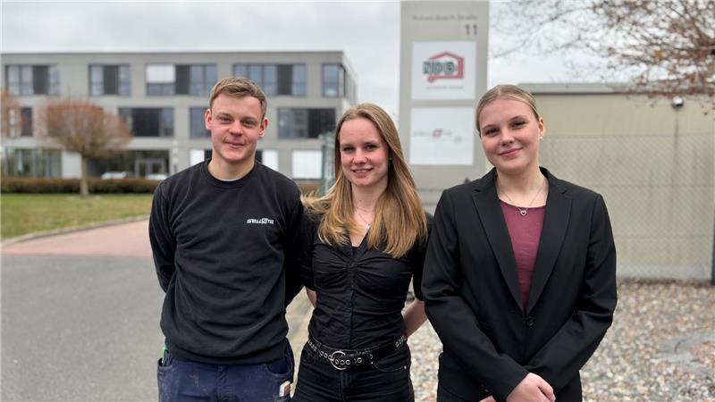 Die NDB-Azubis Jonah Buse (von links), Jessica Illies und Jil Strotmann haben mit ihrem Projekt die Jury der IHK Elbe-Weser überzeugt.