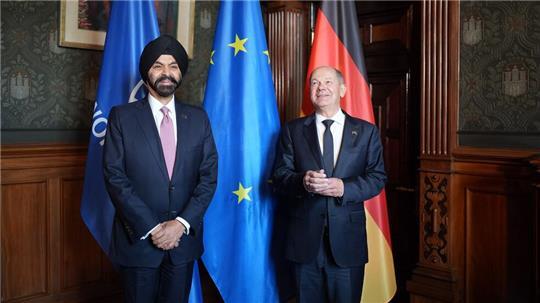 Die Nachhaltigkeitskonferenz in Hamburg befasst sich unter anderem auch mit der Frage, wie die internationale Finanzarchitektur gerechter und wirksamer im Sinne der Nachhaltigkeit werden kann - zu den Teilnehmern gehören neben Bundeskanzler Scholz auch Ajay Banga, Präsident der Weltbank.