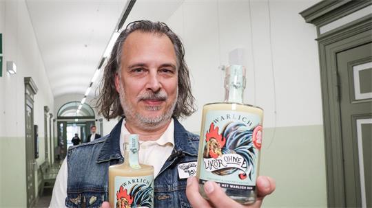 Die Nachlass Warlich GmbH vertreibt zum Ärger des Schutzverbands der Spirituosen-Industrie einen veganen Likör auf Sojabasis mit Rum unter der Bezeichnung „Likör ohne Ei“. (Archivbild) 