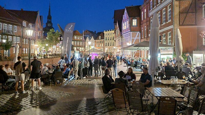 Sie bescheren den Stadern eine Lange Nacht in der Innenstadt Die Nacht soll lang werden - auch am Stader Fischmarkt.