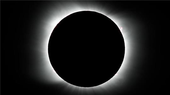 Die Nasa misst die Sonnenfinsternis unter anderem mit Flugzeugen und Ballons (Illustration).