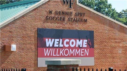 Die Nationalmannschaft reist in ihr WM-Quartier nach Winston-Salem. 
