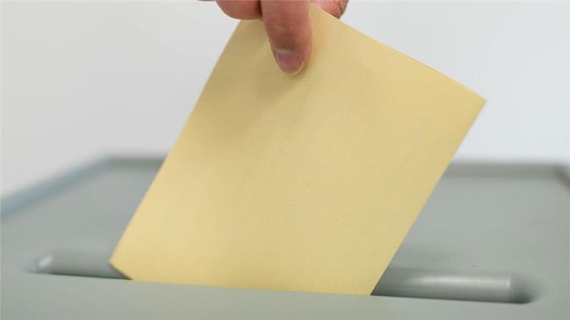 Die Neuwahl ist nötig, weil der ehemalige Landrat seine Amtszeit im Juli vorzeitig beendet hatte. (Symbolbild)
