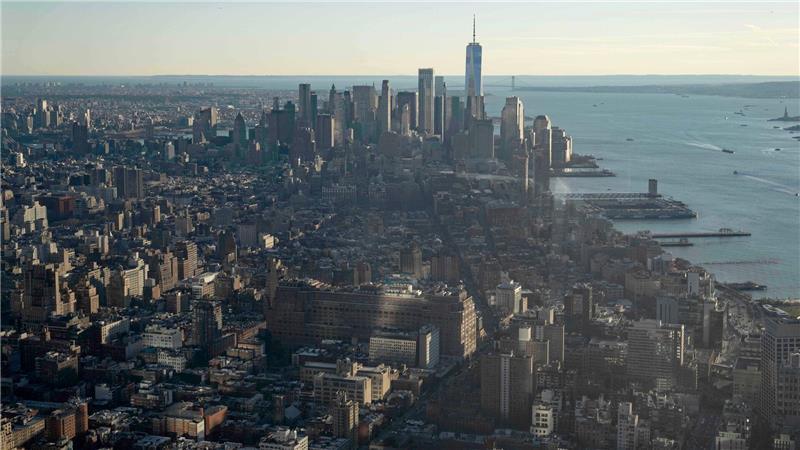 Die New Yorker Feuerwehr kämpfte rund vier Stunden gegen einen Brand in einem Hochhaus in der Bronx. (Illustration)