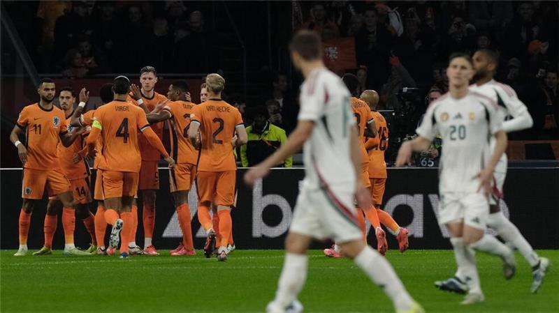 Niederlande-Sieg von Drama um Szalai überschattet Die Niederlande gewinnen am Ende mit 4:0.