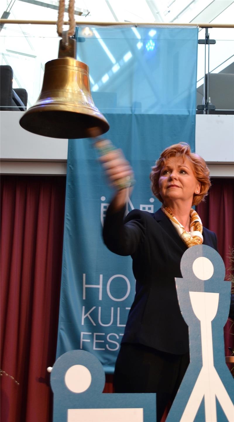 Die Niedersächsische Justizministerin Barbara Havliza läutet im Stadeum das Holk Kulturfestival ein. Fotos Helfferich