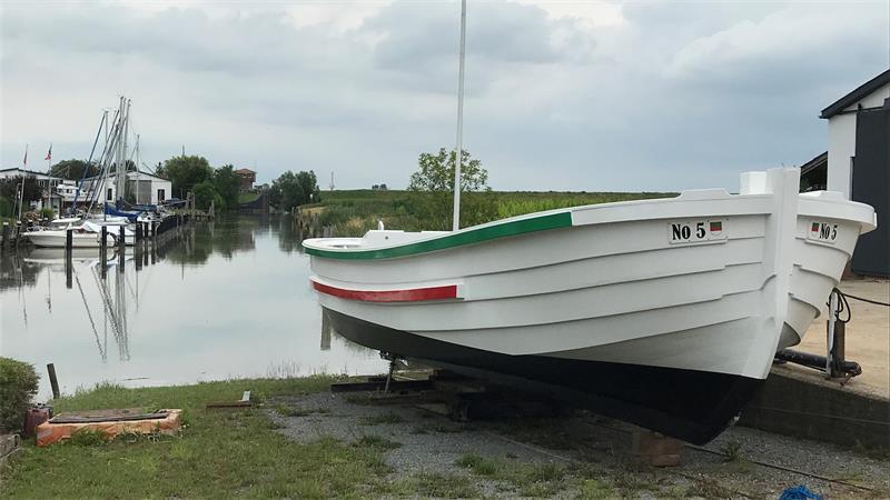 Die No.5, das größte Börteboot, das je gebaut wurde - so Rainer Hatecke - wurde vergangenen Freitag zu Wasser gelassen.