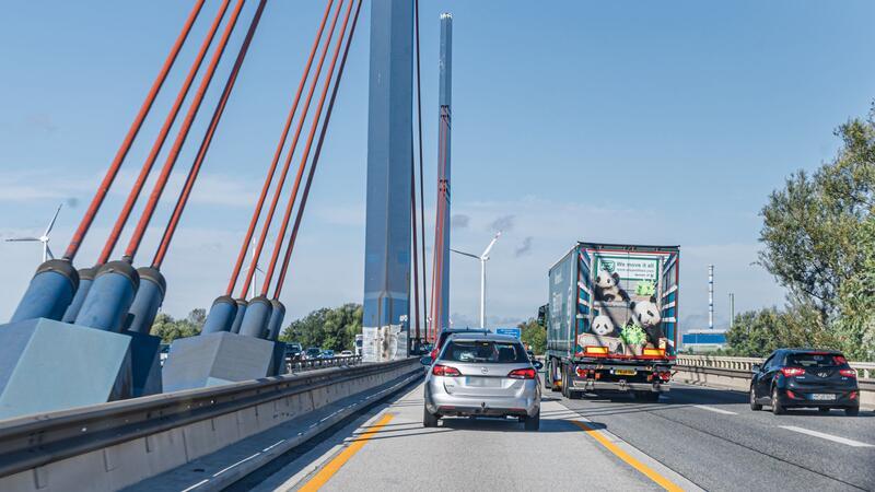 Hamburger Norderelbbrücke für Schwerlastverkehr wieder freigegeben Die Norderelbbrücke ist nach Angaben der Autobahn GmbH wieder für den Schwerlastverkehr freigegeben. (Archivbild)