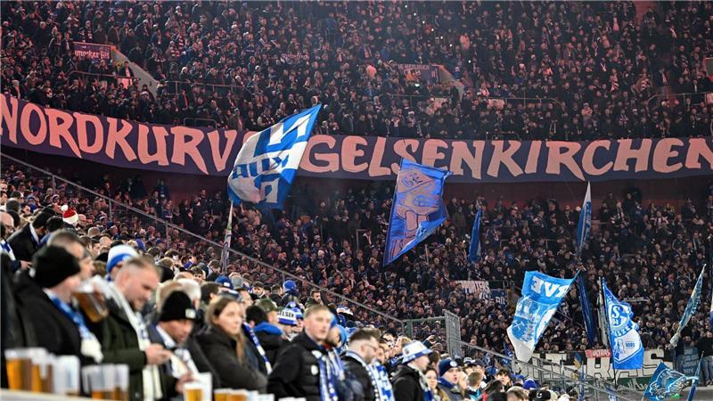 Die Nordkurve Gelsenkirchen diesmal in Düsseldorf.