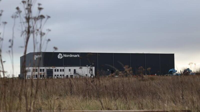 Schließung von Nordmark-Werk in Cuxhaven: Brancheninsider packen aus Die Nordmark-Halle an der Baumrönne steht nun leer.