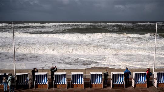 Die Nordsee schäumt.