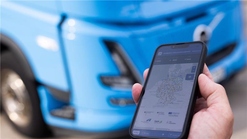 Kein freier Lkw-Stellplatz - Abhilfe an Autobahn-Anlagen Die Nutzung sei einfach, hieß es.
