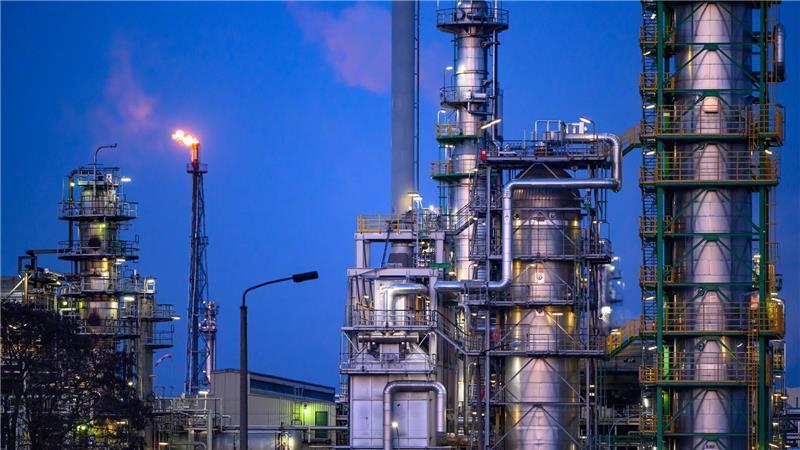 Die Ölraffinerie PCK in Schwedt bezieht kein russisches Öl mehr, erhält aber über die durch Russland verlaufende Druschba-Pipeline Öl aus Kasachstan. (Archivbild)
