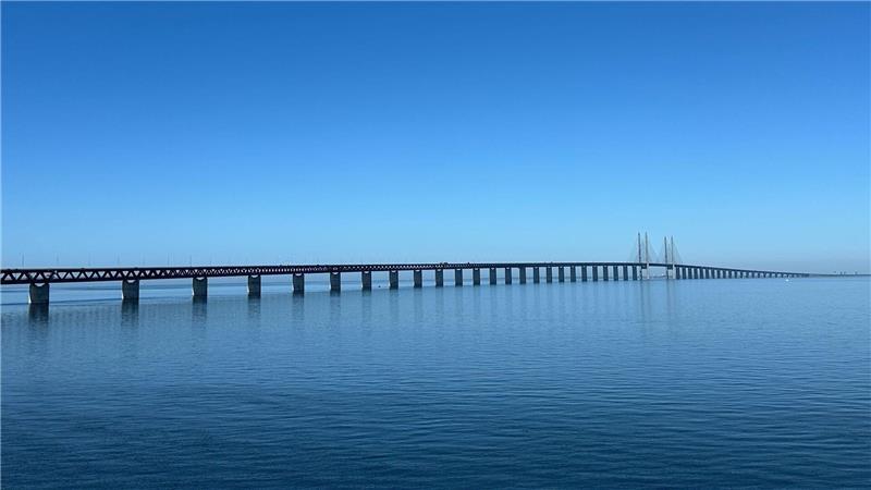 Bilder des Tages Die Öresundbrücke. Die Brücke verbindet die beiden skandinavischen Länder seit nunmehr 25 Jahren zwischen dem südschwedischen Malmö und der dänischen Hauptstadt Kopenhagen.