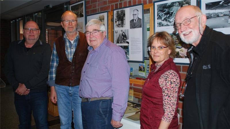 Die Opel-Fans vom Gemeindearchiv (von links): Dieter Goohsen, Jörg Schirmer, Günter Kachmann, Ulrike Gerdts und Heiner Kaiser