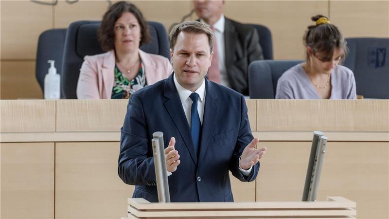 Land und Kommunen teilen Sondervermögen auf Die Oppositionsanträge haben laut FDP-Fraktionschef Christopher Vogt bei der Landesregierung für eine gewisse Einsicht gesorgt.