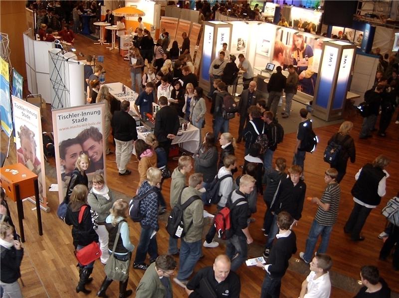 Stader Messe zeigt Möglichkeiten für Ausbildung und Studium in der Region Die Organisatoren der Ausbildungsmesse erwarten auch in diesem Jahr wieder großen Andrang an den Ständen der Aussteller. Foto: TAGEBLATT-Archiv