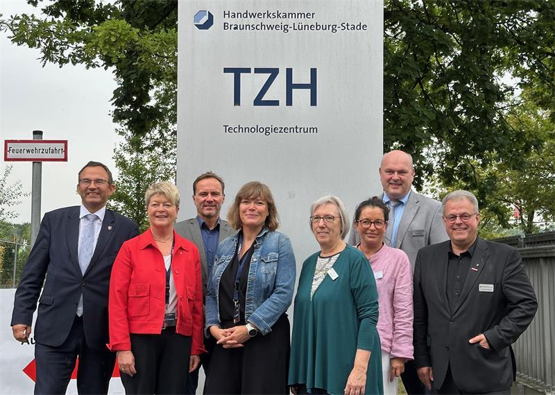 Die Organisatoren der Ausbildungsmesse zeigen sich zufrieden. Vertreter von Arbeitsagentur, Handwerkskammern und Stadt ziehen an einem Strang.