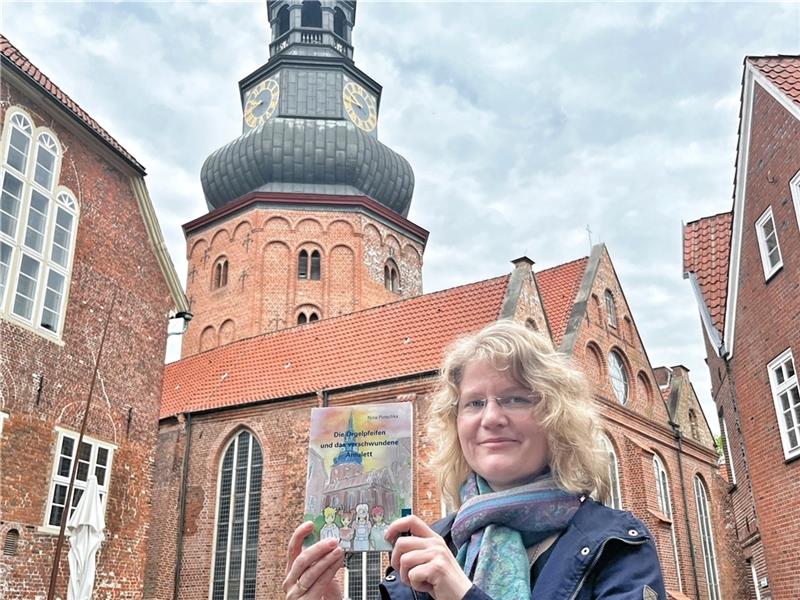 Dieser Krimi für Kinder spielt in Stade Die Originalschauplätze sind in Ninas Potschkas Lokalkrimi für Kinder gut zu erkennen – das zeigt auch das Cover. Foto: Richter