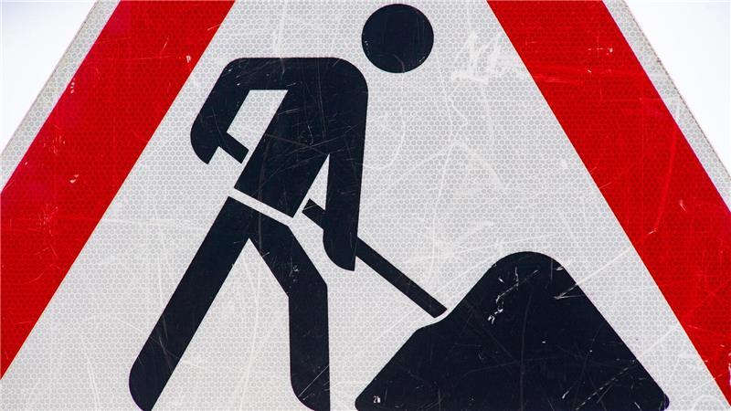 Die Ortsdurchfahrt Düdenbüttel (B73) wird wegen Asphaltarbeiten komplett gesperrt.