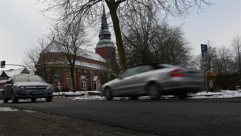 „Highway to hell“: Anwohner kritisieren Sanierungspläne der L140 Die Ortsdurchfahrt Steinkirchen (L140) soll saniert werden.