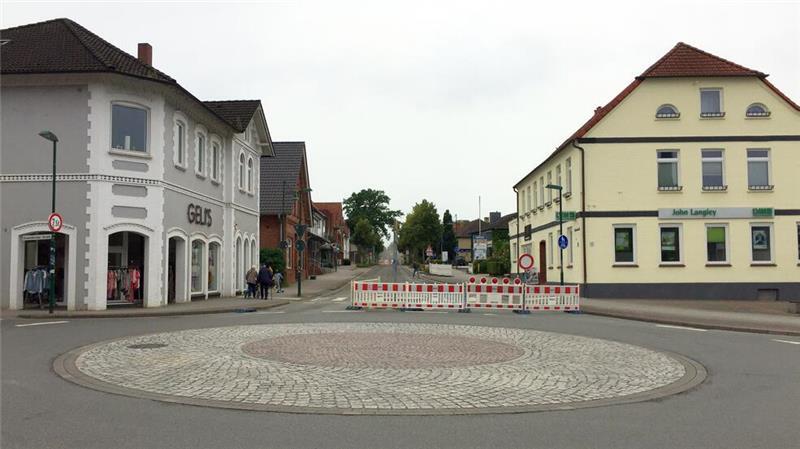 Die Ortsdurchfahrt über die Friedrich-Huth-Straße und die Ortskernentlastungsstraße am Bahnhof sind für den Autoverkehr gesperrt.